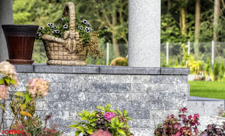 Jak zabezpieczyć beton przed wilgocią i glonami? Rola impregnacji hydrofobowej