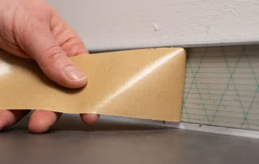 Szybkie i niezawodne klejenie listew przypodłogowych – sprawdzone rozwiązania